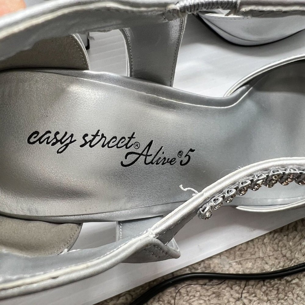 Easy Street Flash Silver Satin Open Toe Heeled Dress Sandals Size 9.5 WW NWB - Picture 10 of 14